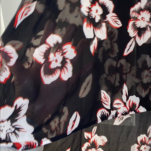 NWOT TORRID tank w/a hi-low style & floral - Plus Sized - Picture 4 of 7